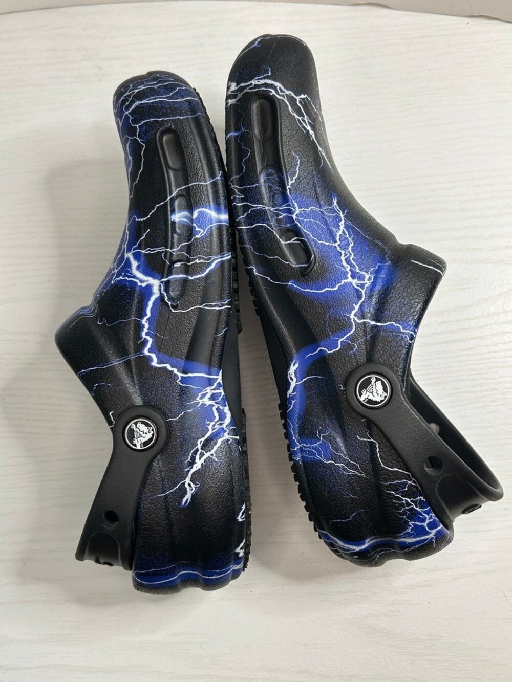 Crocs Classic Clogs Men's 6/Women's 8 Black Blue Lightning Print Comfort Slip On - Picture 4 of 8